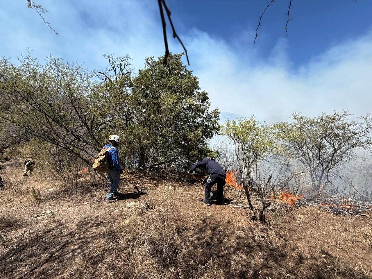 GOBIERNO MUNICIPAL CONTINÚA RESPALDANDO A BRIGADISTAS QUE COMBATEN INCENDIOS FORESTALES