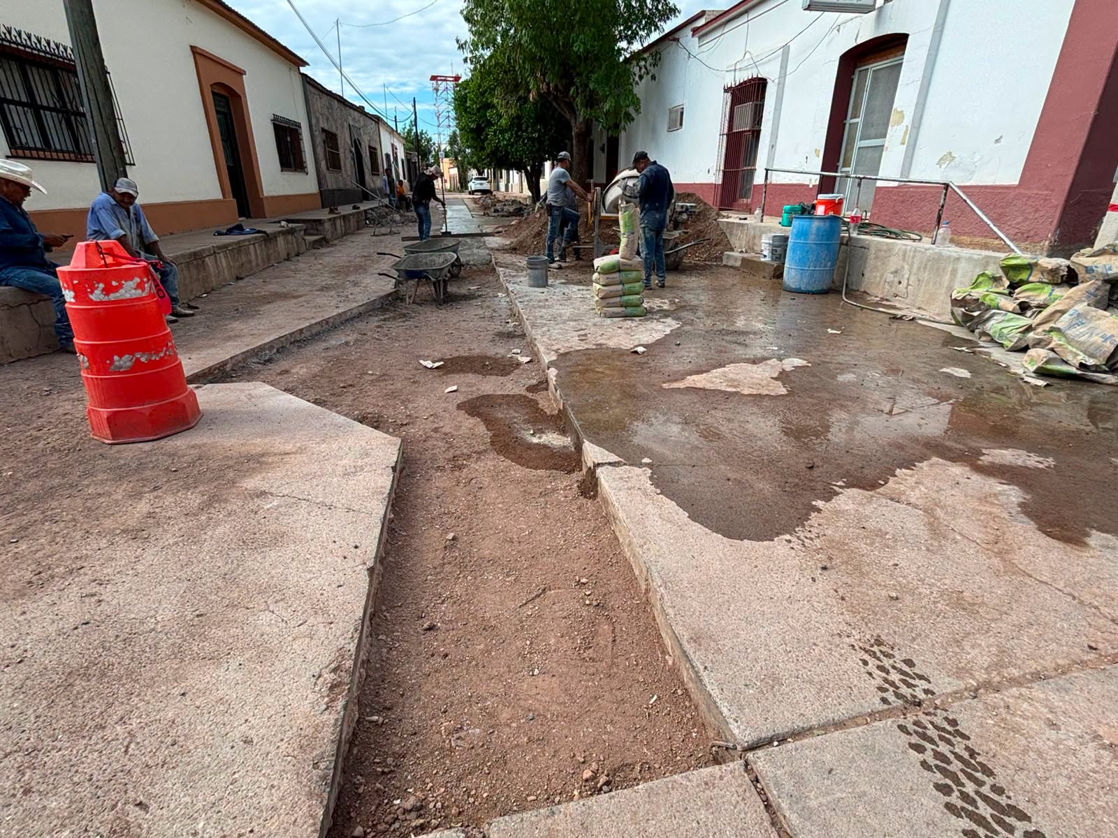 TRABAJOS DE BACHEO EN LA CALLE MINA
