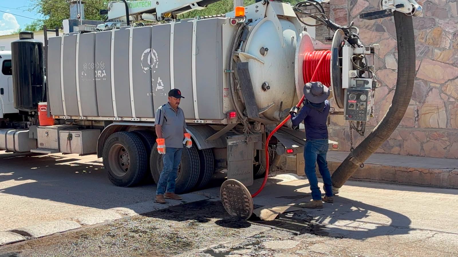 OOMAPAS Y CEA REALIZAN TRABAJOS DE DESAZOLVE EN LA CIUDAD